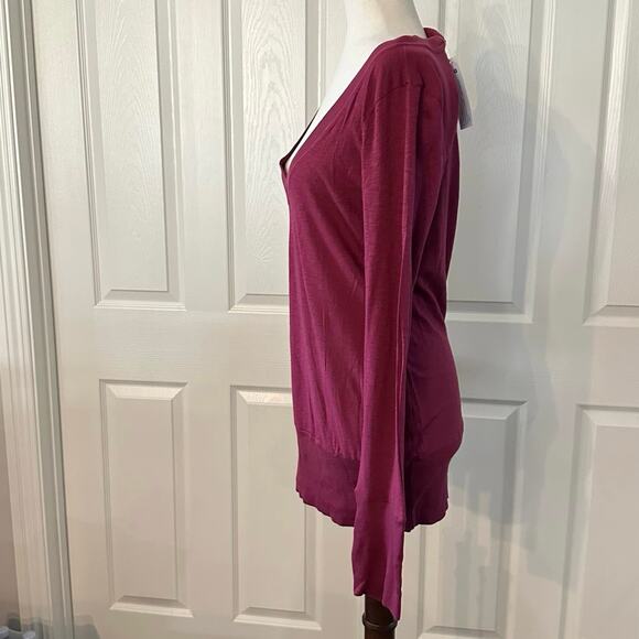 Revolve LA Made Womens Medium Slub Jersey Top Burgundy V Neck Thumbholes NWT - Picture 4 of 9